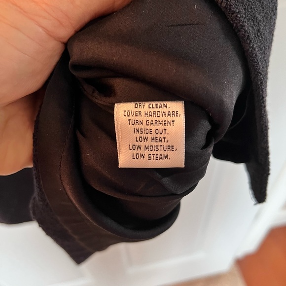 Beautiful St. John’s dress, size 8. Worn once. - Picture 5 of 7